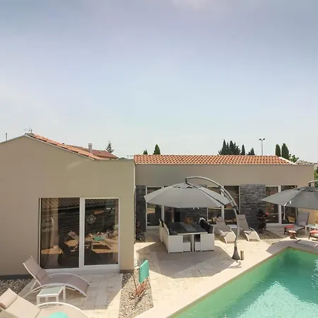 Mit Privatpool Fuer 6 Personen Ca 130 Qm In Kanfanar, Istrien Binnenland Von Istrien