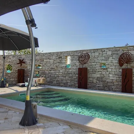 Holiday home Mit Privatpool Fuer 6 Personen Ca 130 Qm In Kanfanar, Istrien Binnenland Von Istrien *