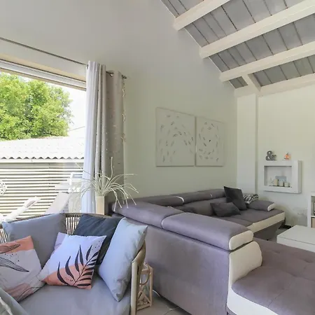 Mit Privatpool Fuer 6 Personen Ca 130 Qm In Kanfanar, Istrien Binnenland Von Istrien Holiday home