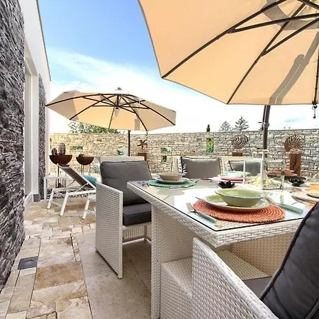 Mit Privatpool Fuer 6 Personen Ca 130 Qm In Kanfanar, Istrien Binnenland Von Istrien Holiday home Kanfanar