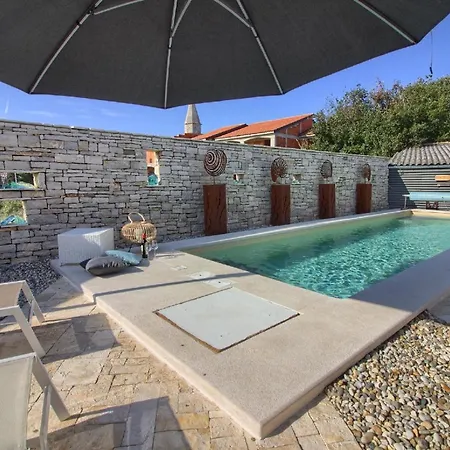 Mit Privatpool Fuer 6 Personen Ca 130 Qm In Kanfanar, Istrien Binnenland Von Istrien Holiday home