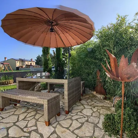 Mit Privatpool Fuer 6 Personen Ca 130 Qm In Kanfanar, Istrien Binnenland Von Istrien * Kanfanar