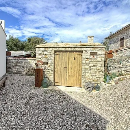 Holiday home Mit Privatpool Fuer 6 Personen Ca 130 Qm In Kanfanar, Istrien Binnenland Von Istrien