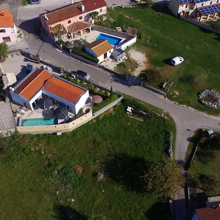 Mit Privatpool Fuer 6 Personen Ca 130 Qm In Kanfanar, Istrien Binnenland Von Istrien *